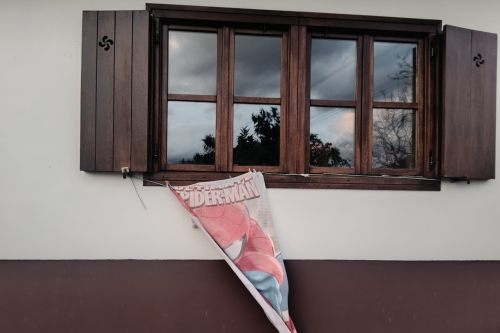 Spiderman paretean gora